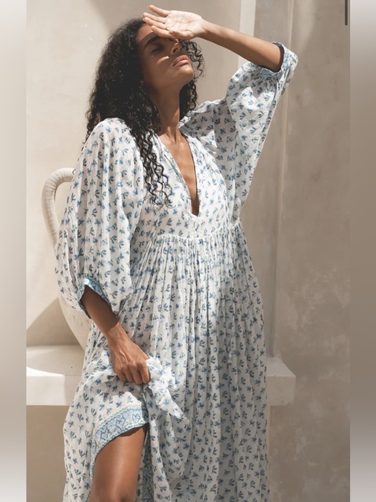 Daughters of India Dresses & Skirts - NWT Daughters of India Azure Kyra Maxi Dress Floral Size M